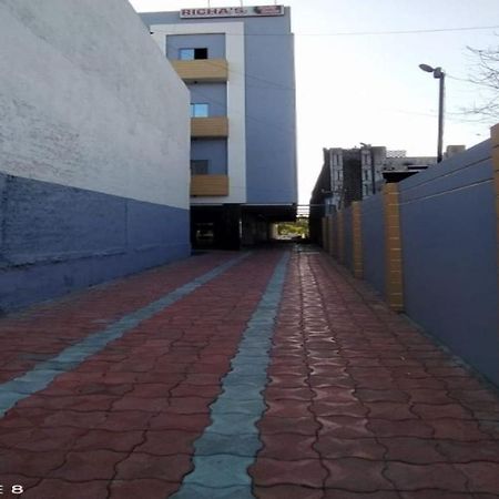 Oyo 80228 Hotel Richa Hālol Zewnętrze zdjęcie